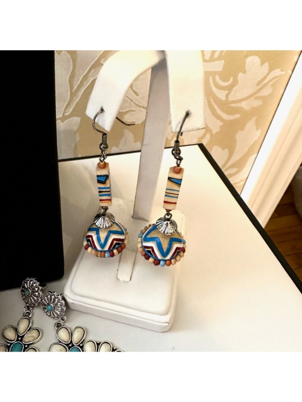 Jewelry Lot Vintage Modern Western Style Necklaces Bracelets Earrings - Picture 9 of 12